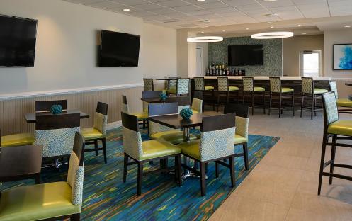 Holiday Inn Sarasota - Bar and Lounge